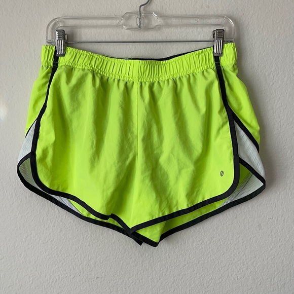 Xersion Pants - XERSION brand’s SIZE M . Color white and green